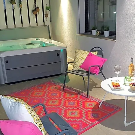 La Blanche Bed & Breakfast 4*